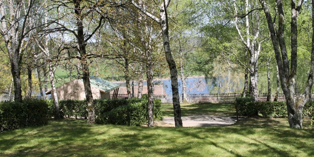 camping-ombragé-saint-hilaire-les-places