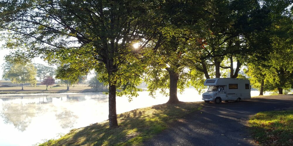 Camping-car au Lac de St Hilaire les Places